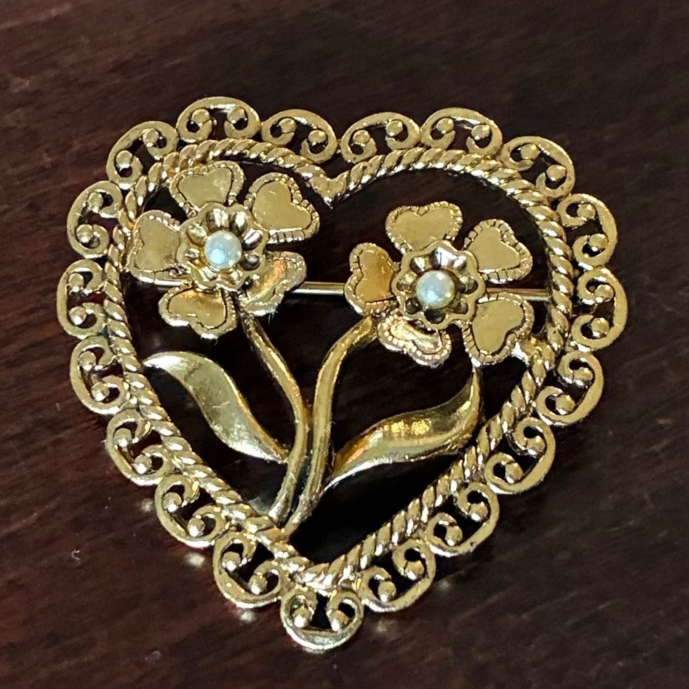 Vintage Avon 1998 Antiqued Gold Tone Filigree Heart Faux Pearl Flower Brooch Pin